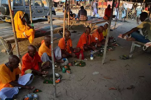 A photo of brahmin bhoj with brahmins sitting in a straight line