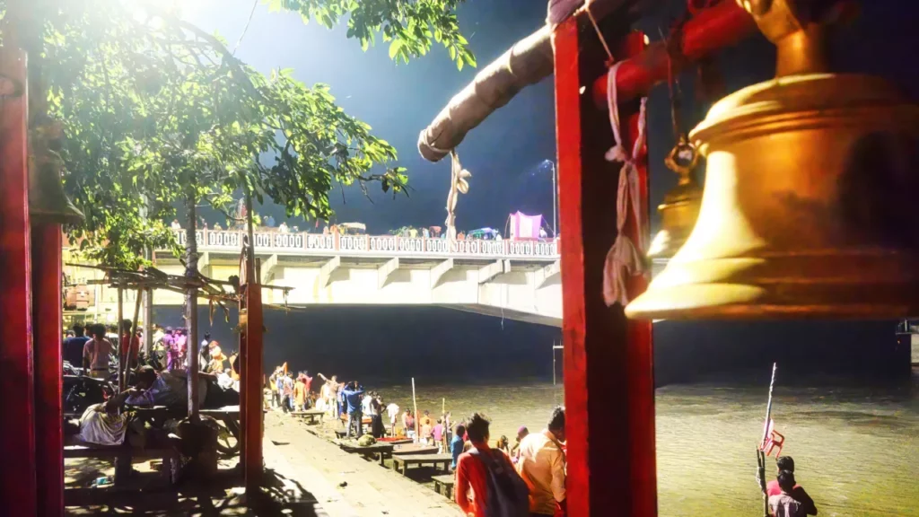 Deep Daan performed at Saryu Ghat in Ayodhya at night