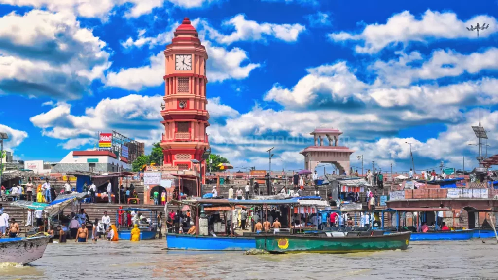 Where is Garhmukteshwar (Garh Ganga) located and how to reach it?