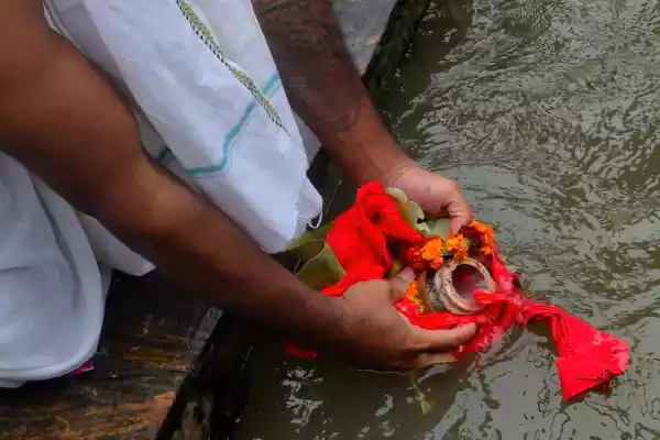 Asthi Visarjan in Prayagraj