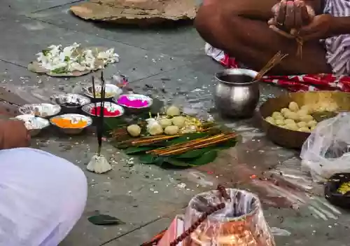 Shradh ceremony at the Triveni Sangam confluence, Prayagraj