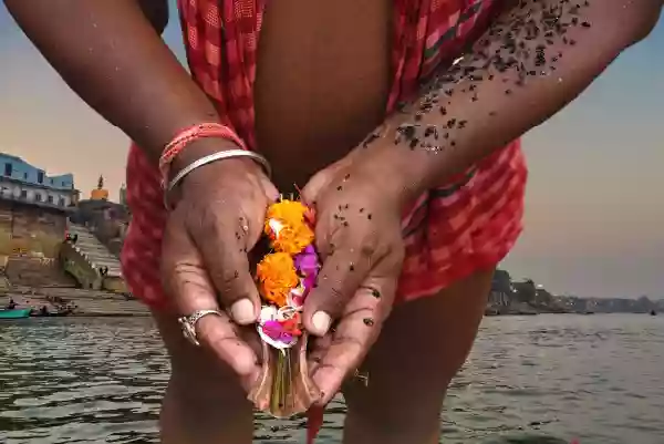Tarpan water-libation ceremony at the Ganga ghats, Varanasi