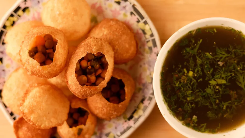 Chaat and gol gappa street food of Varanasi — Banarasi food culture