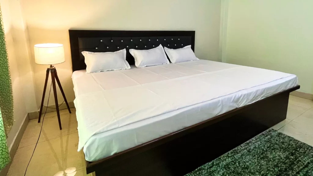Cosy Homestay Hall - LED TV and sofa