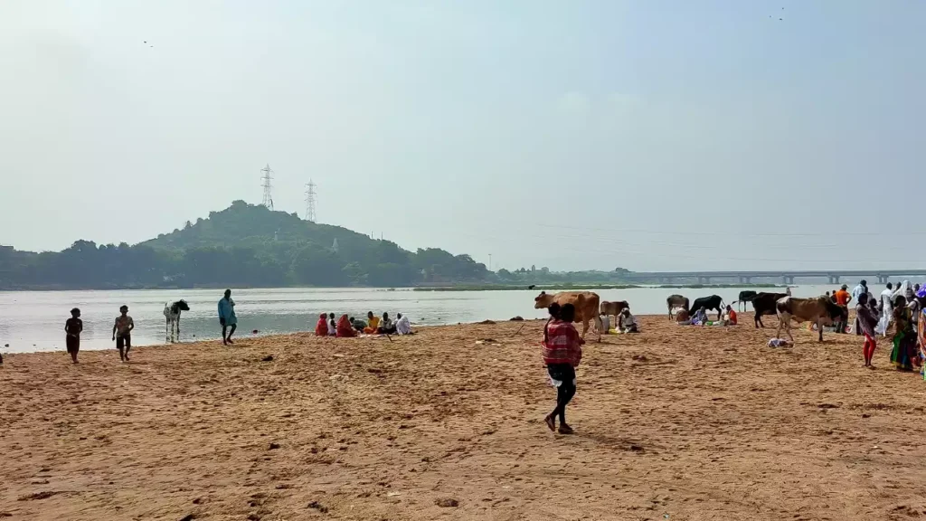 गया में फल्गु नदी का विस्तृत दृश्य