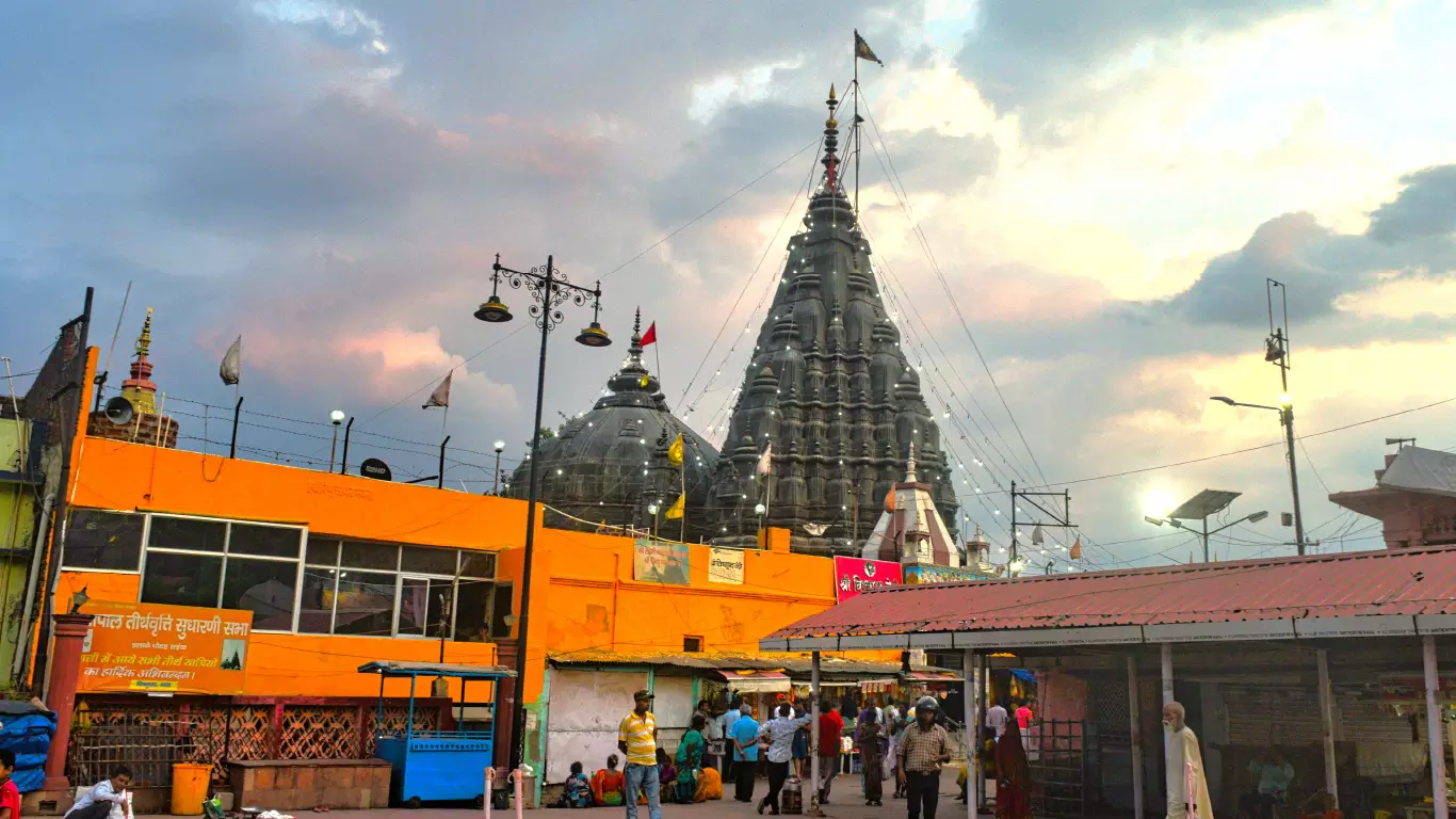 गया में विष्णुपद मंदिर का दृश्य