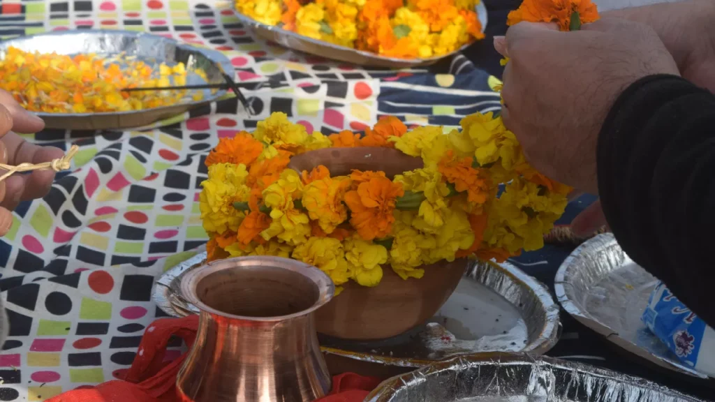 How can I find a reliable Pandit or Tirth Purohit for Asthi Visarjan in Haridwar?
