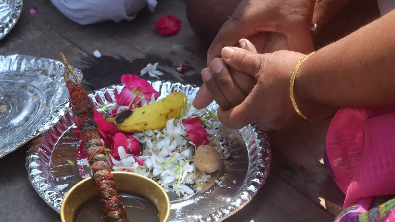 A photo of a husband and his wife performing pind daan in prayagraj