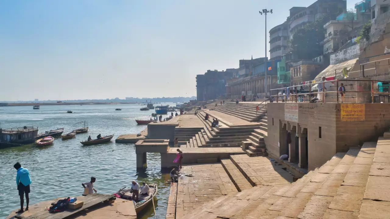 वाराणसी के एक घाट का चित्र