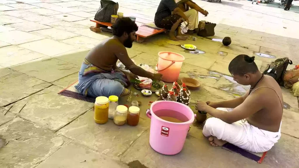 What is the role of the Ganga River in Narayan Bali performed in Varanasi?