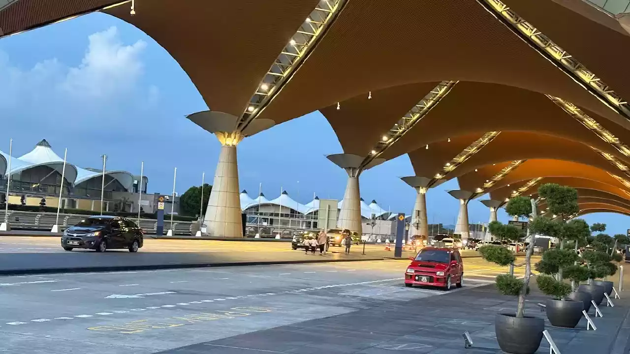 मलेशिया एयरपोर्ट की तस्वीर