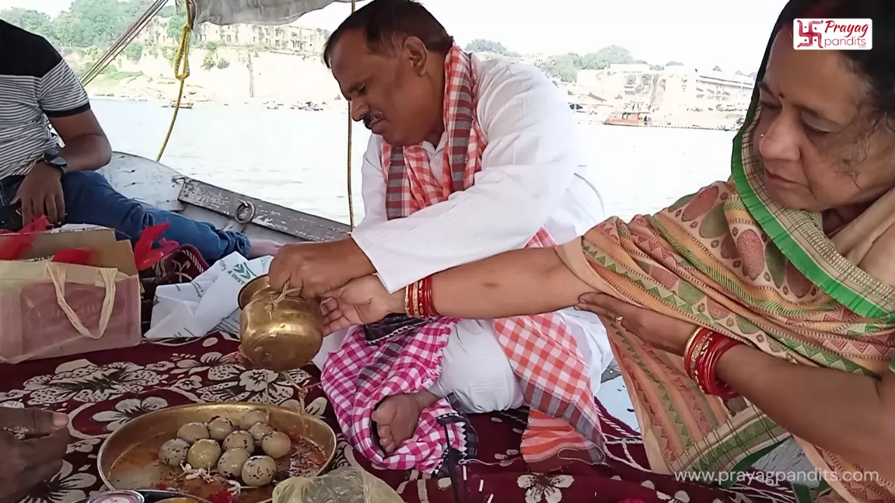 Image of A couple perform pind daan in boat in triveni sangam prayagraj- Prayagraj pilgrimage from Malaysia