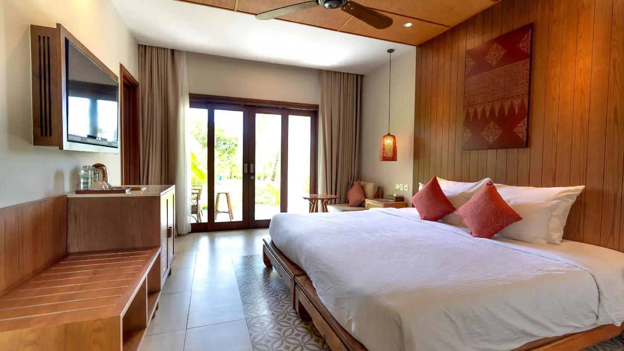 Comfortable hotel accommodation for Singapore pilgrims in India