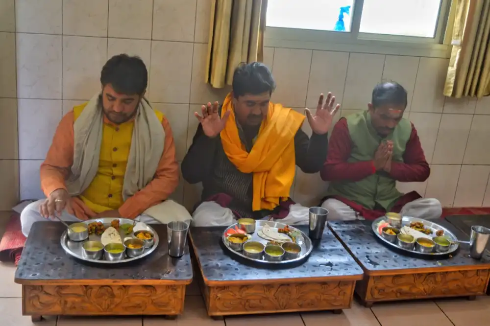 Brahmin Bhoj (feeding) after Sapindikarana ceremony