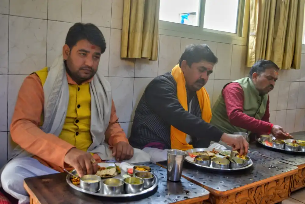 Brahmins being served Kheer and sattvic food during Shradh Brahmin Bhoj ceremony